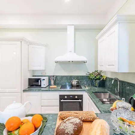 The Duchess Chambers, The Luxury Grand 3 Bedrooms Apartment