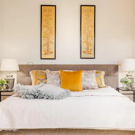 The Duchess Chambers, The Luxury Grand 3 Bedrooms