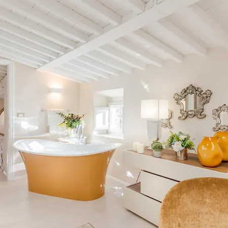 The Duchess Chambers, The Luxury Grand 3 Bedrooms Apartment *
