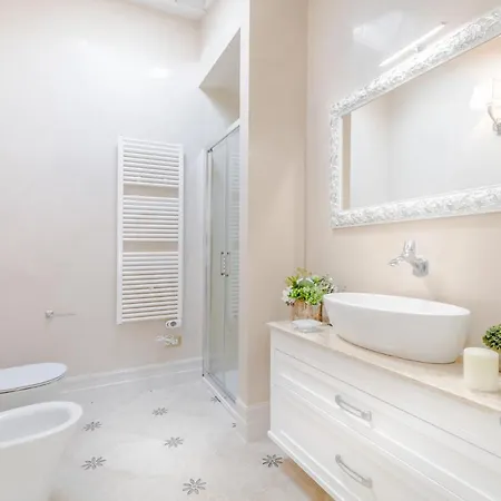 The Duchess Chambers, The Luxury Grand 3 Bedrooms Apartment Lucca